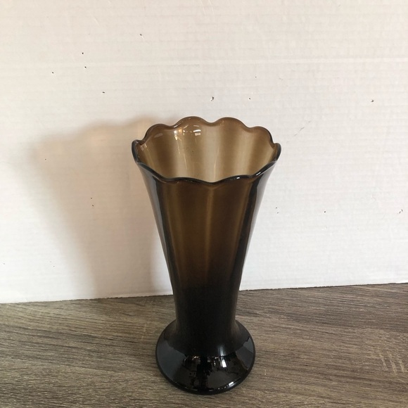Vtg Smokey Glass Vase with Ruffle Edge - Picture 3 of 10